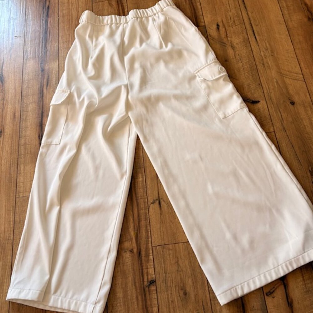 White Flowy Cargo Pants - Size 12